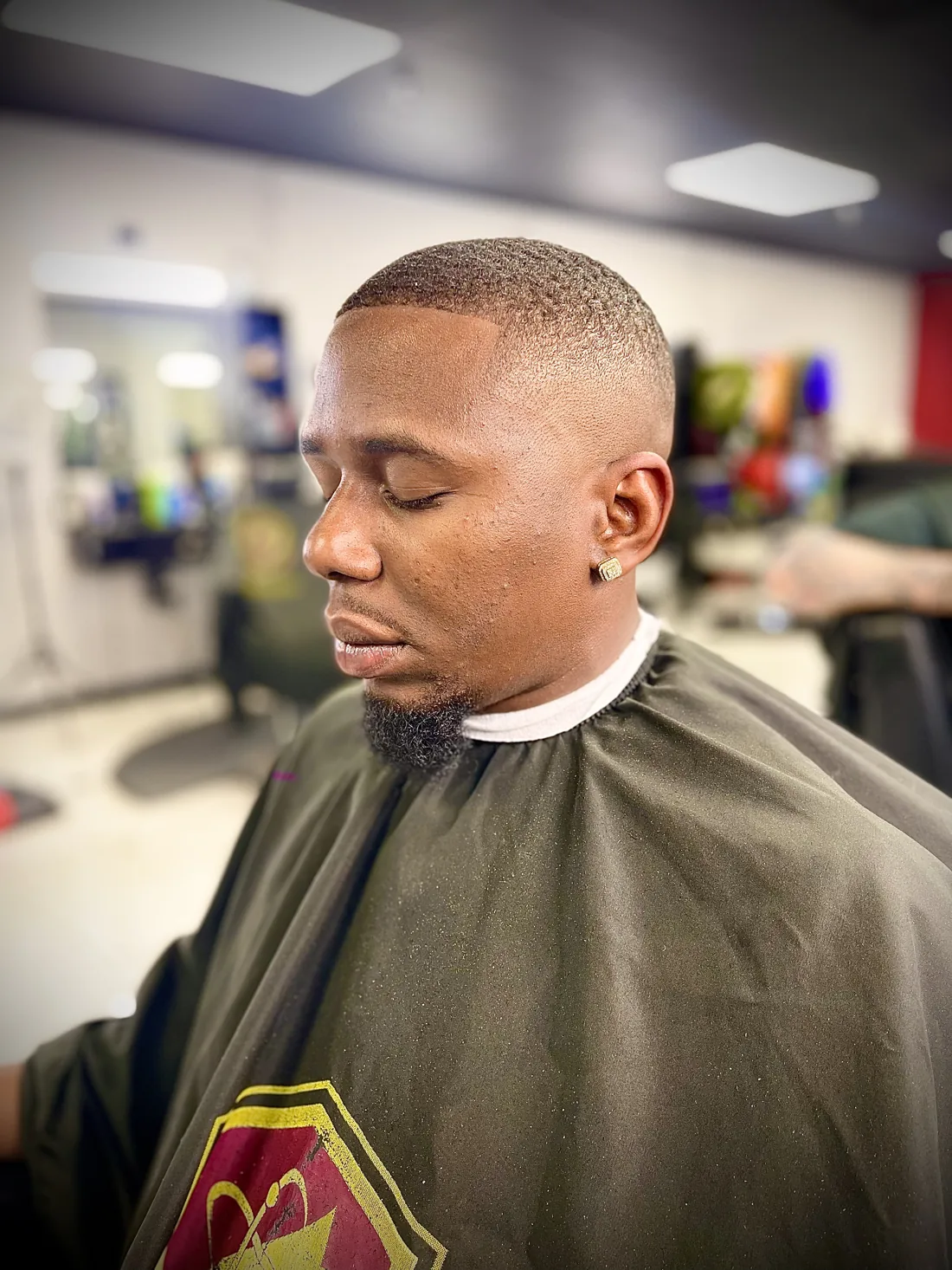 Tampa Barber for Hot-Towel Shaves at Kings Kare Tampa barbershop